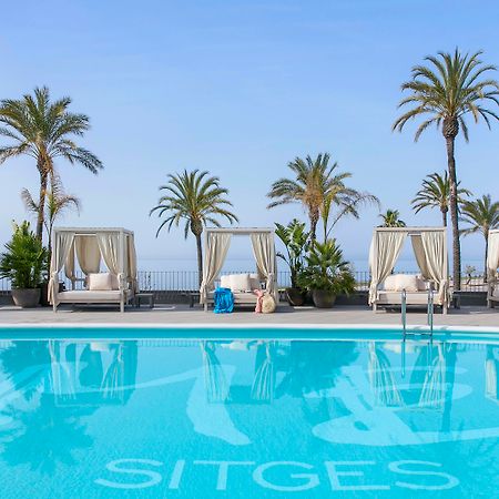 ホテル Me シッチェス テラマール エクステリア 写真 The pool at the hotel
