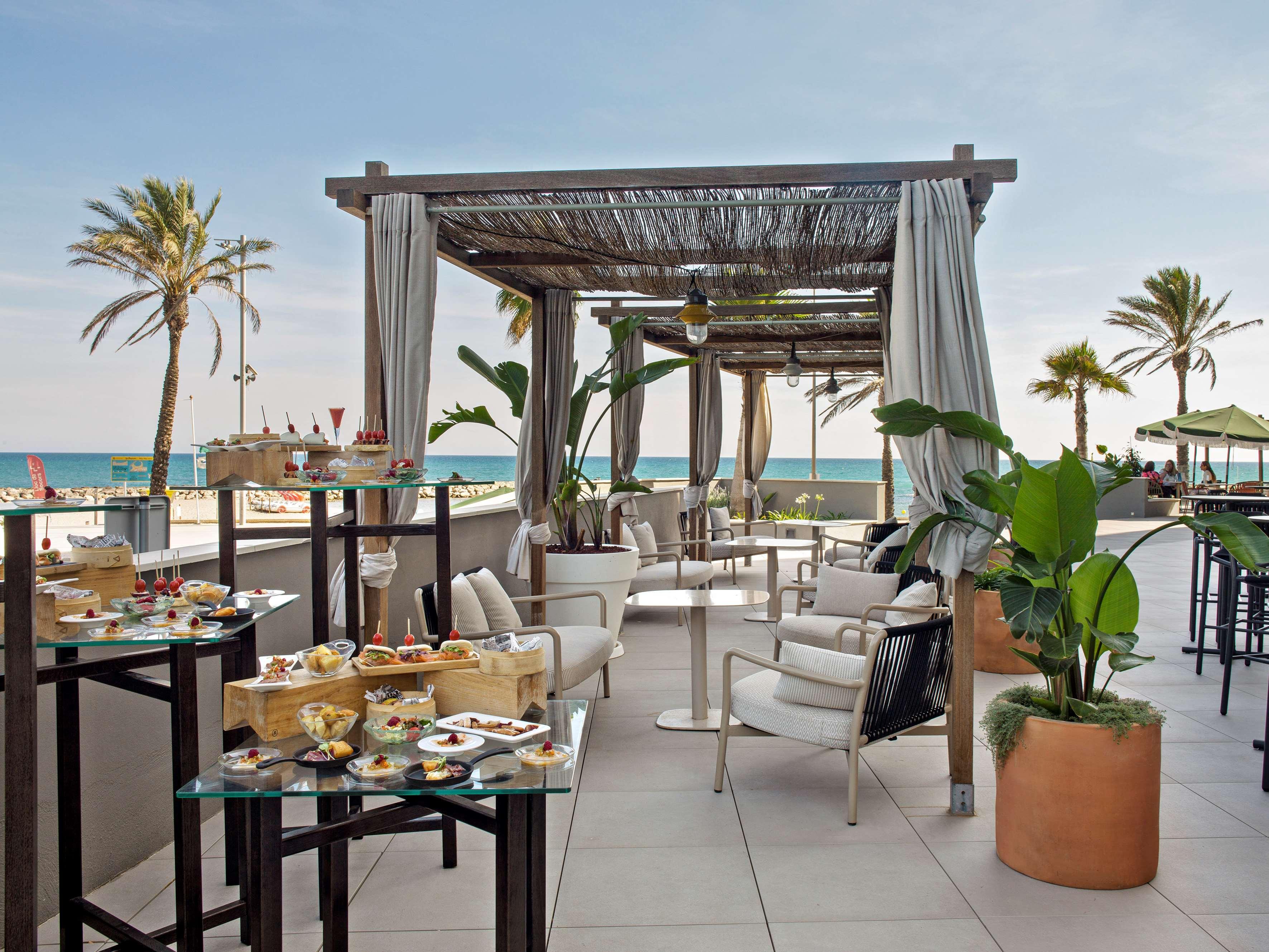 ホテル Me シッチェス テラマール エクステリア 写真 The Beach at The Westin
