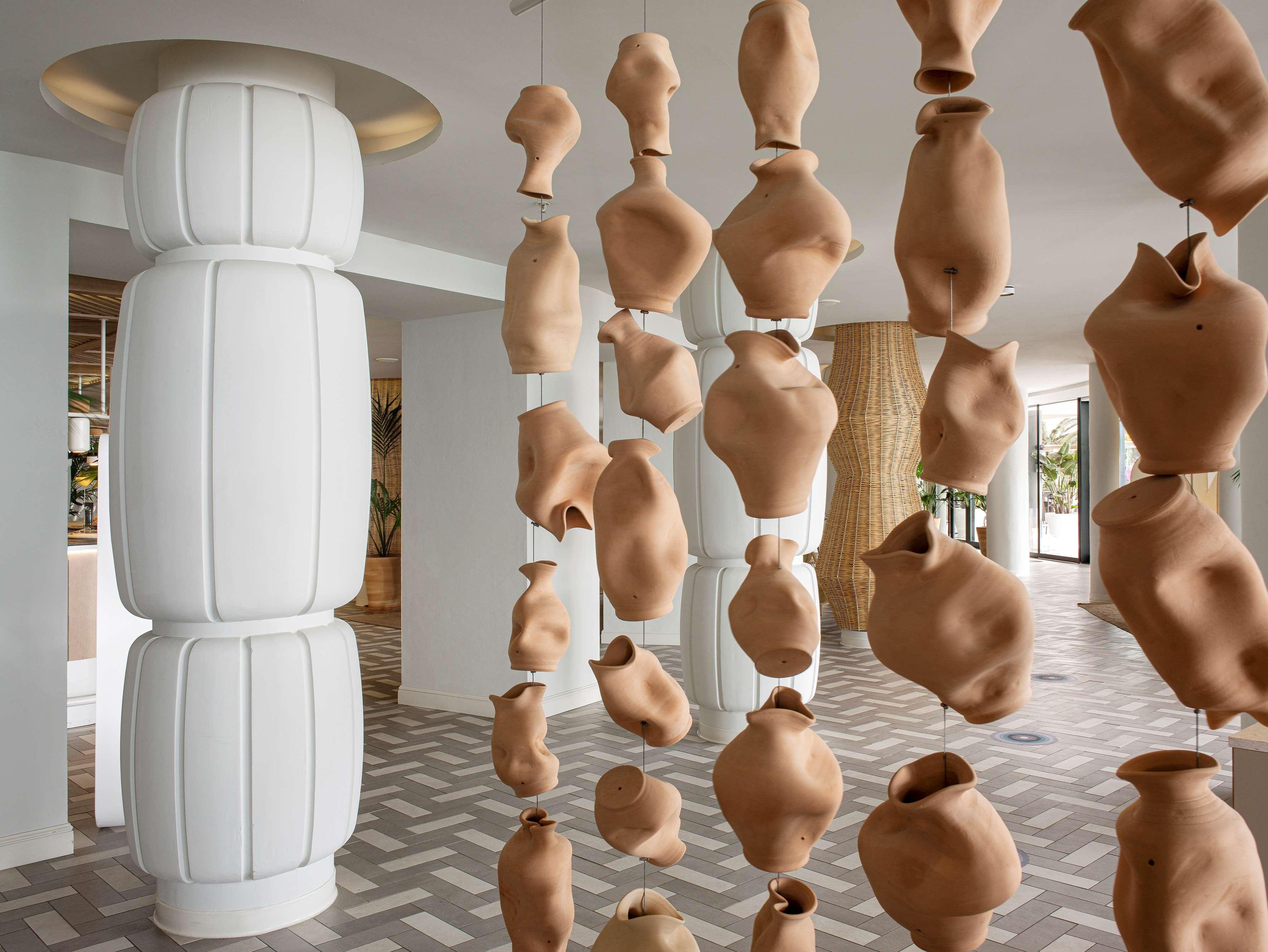 ホテル Me シッチェス テラマール エクステリア 写真 Installation of the work "The 1000 Faces of the Sun" at the Hotel The Standard, East Village, New York City, 2015