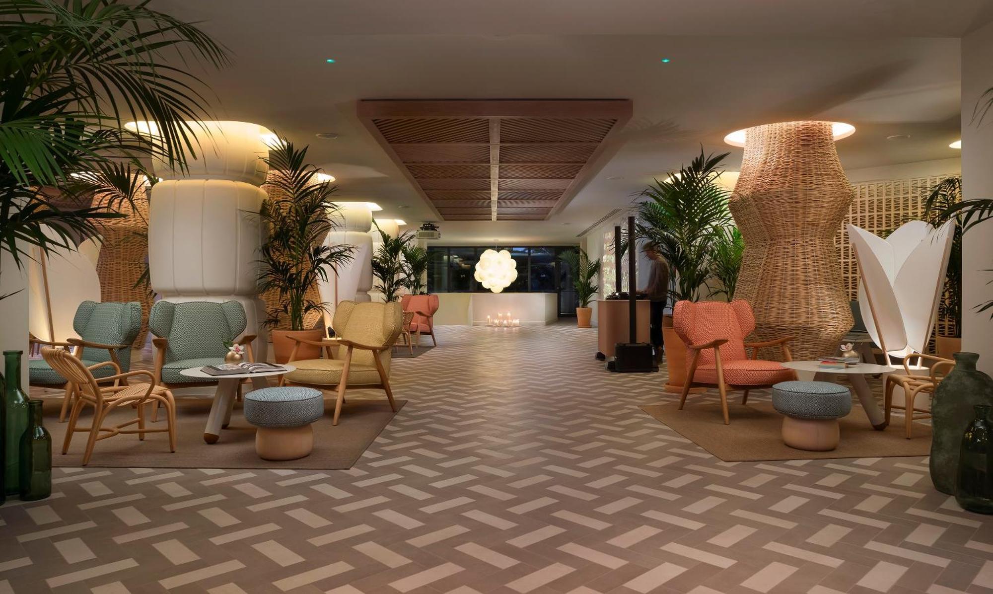 ホテル Me シッチェス テラマール エクステリア 写真 The lobby of the hotel